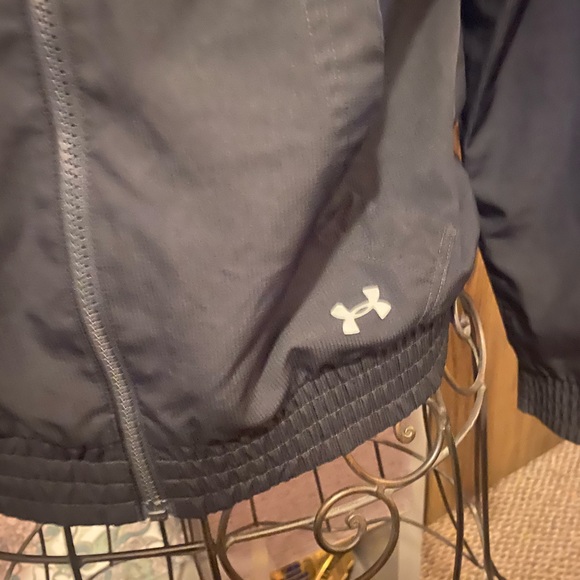Woman’s Under Armour Jacket NWOT! light jacket - Picture 2 of 8